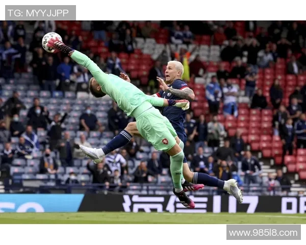 视频疯传：中场吊射破门引全场沸腾